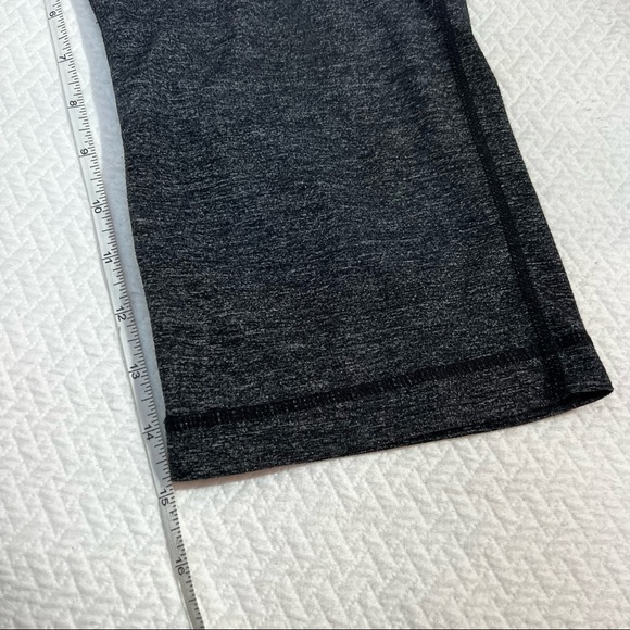 LULULEMON Astro Cropped Grey Capri Straight Leg Leggings Size 4 - Picture 4 of 6